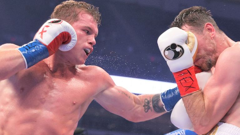 Álvarez tomó el control de Callum Smith en diciembre