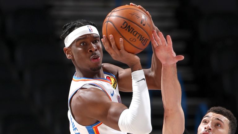 Shai Gilgeous-Alexander looks to make the pass against the Bulls in preseason