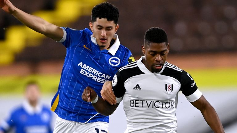 Steven Alzate and Ivan Cavaleiro battle for the ball