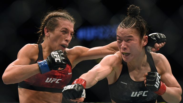 Weili Zhang defeats Joanna Jedrzejczyk UFC