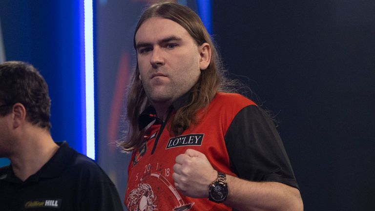 WILLIAM HILL WORLD DARTS CHAMPIONSHIP 2021,.ALAXANDRA PALACE,.LONDON.PIC;LAWRENCE LUSTIG.ROUND 2.JEFFREY DE ZWAAN V RYAN SEARLE.RYAN SEARLE IN ACTION