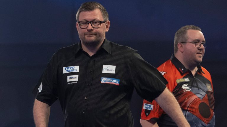 WILLIAM HILL WORLD DARTS CHAMPIONSHIP 2021,.ALAXANDRA PALACE,.LONDON.PIC;LAWRENCE LUSTIG.ROUND 3.JAMES WADE V STEPHEN BUNTING.JAMES WADE IN ACTION