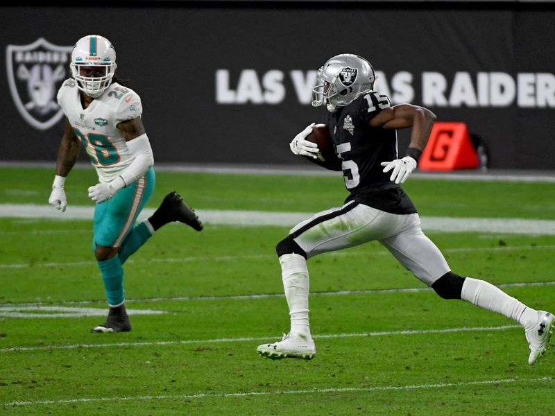 East Rutherford, New Jersey, USA. 6th Dec, 2020. Las Vegas Raiders  quarterback Derek Carr (4) reaches with tight end Foster Moreau (87) during  the NFL game between the Las Vegas Raiders and