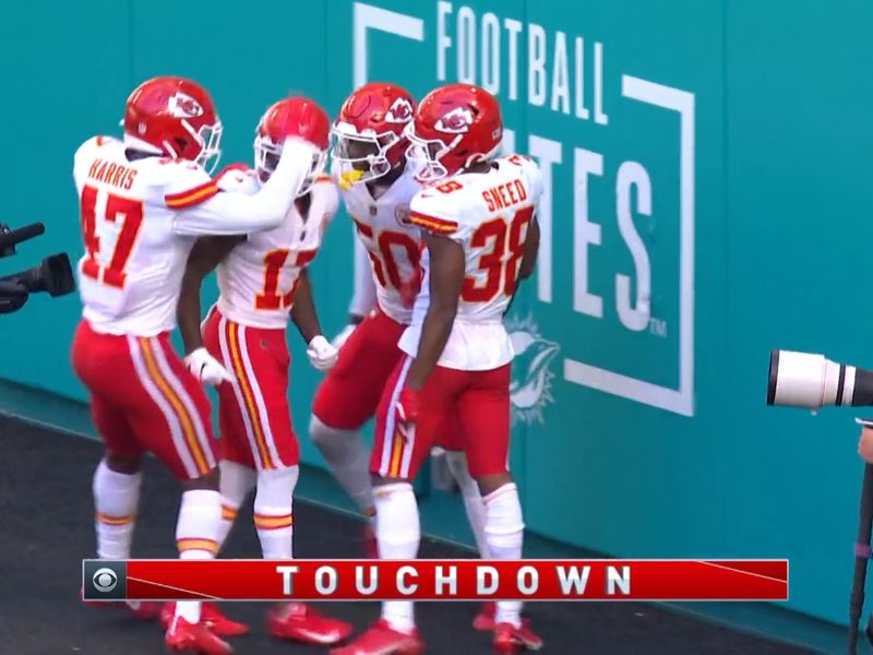 Chiefs at Dolphins score: Kansas City clinches AFC West despite Patrick  Mahomes' three interceptions 