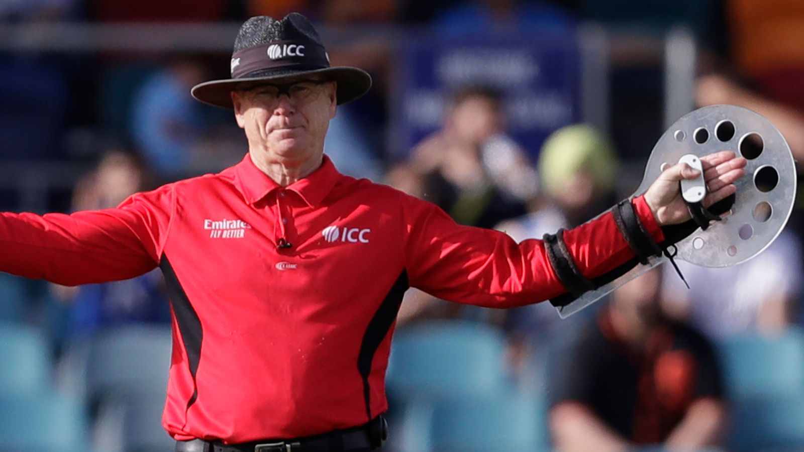 Know about the equipment umpire Bruce Oxenford was wearing on his hand