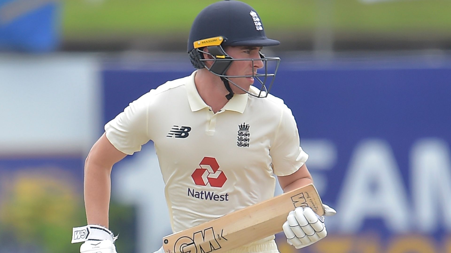 Dazzling debutant Lawrence 'looks the part'