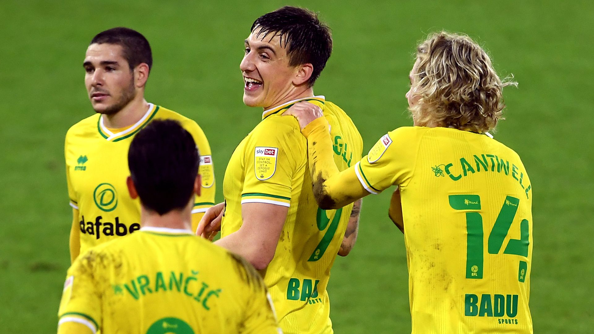 Hugill double steers Norwich to victory
