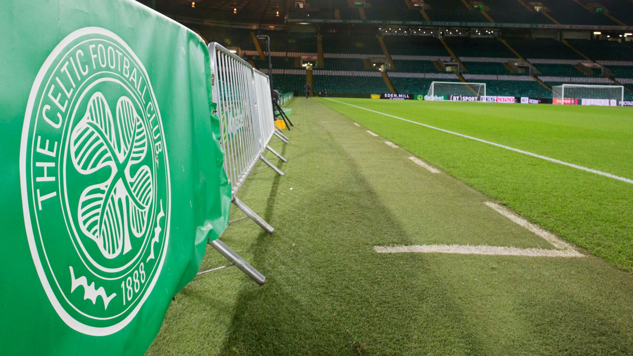 The teams are warming up at Celtic Park - Glasgow Warriors