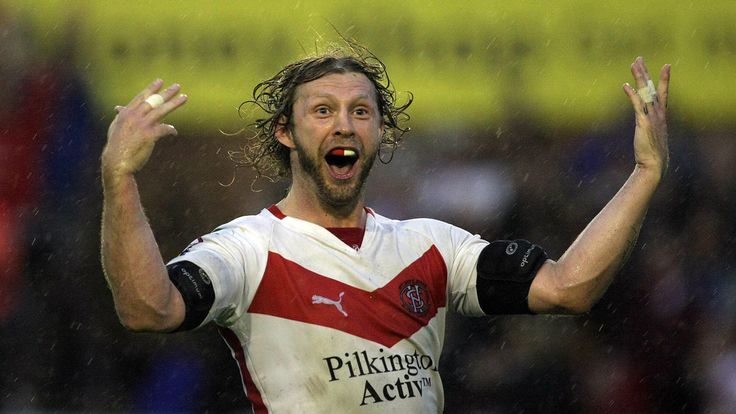 PICTURE BY VAUGHN RIDLEY/SWPIX.COM - Rugby League - Super League - St. Helens v Warrington - Knowsley Road, St. Helens, England - 09/08/08...Copyright - Simon Wilkinson - 07811267706...St. Helens Sean Long celebrates his last second drop goal to win.