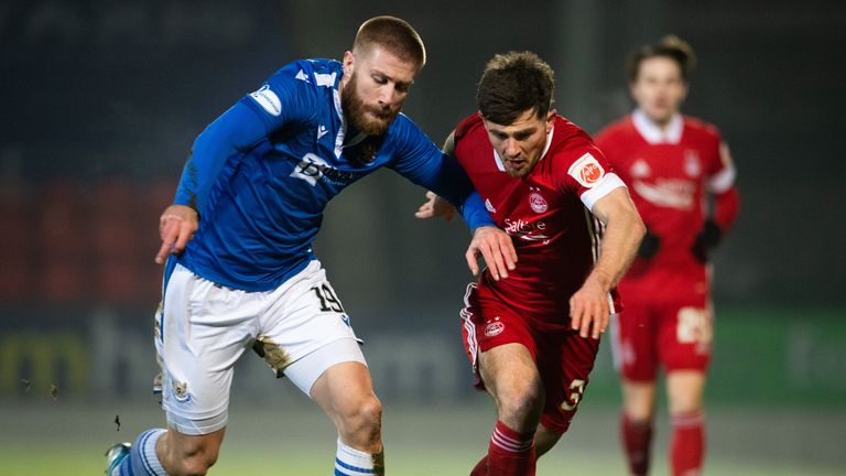 Matt Kennedy în Aberdeen se luptă cu Sean Rooney 