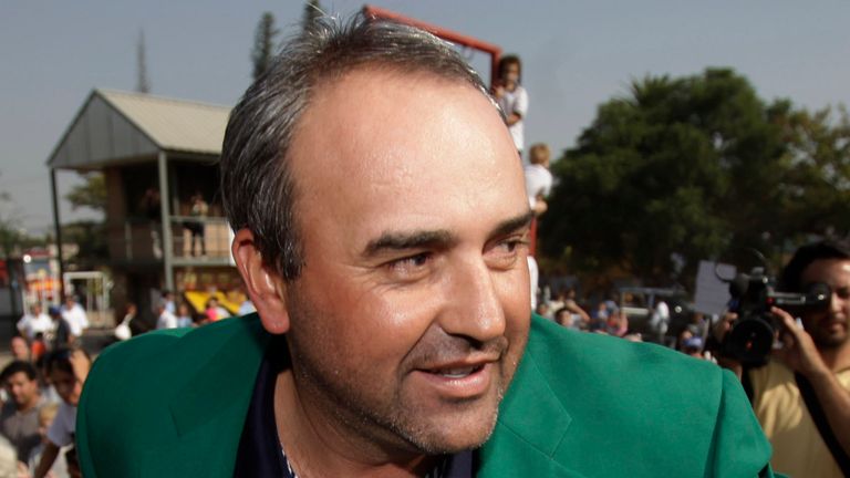 In this April 14, 2009 file photo, Argentina's golfer Angel Cabrera arrives to his hometown Villa Allende in Argentina. Two federal police officers in Brazil said that Cabrera has been arrested on Thursday, Jan. 14, 2021, for extradition to his homeland to face charges for several crimes allegedly committed from 2016 to last year.(AP Photo/Natacha Pisarenko, File)