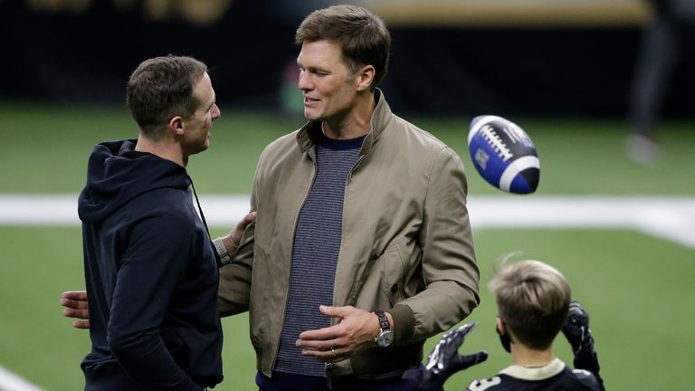 New Orleans Saints quarterback Drew Brees, left, speaks with Tampa Bay Buccaneers quarterback Tom Brady 