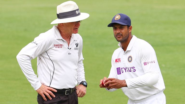 Know about the equipment umpire Bruce Oxenford was wearing on his hand