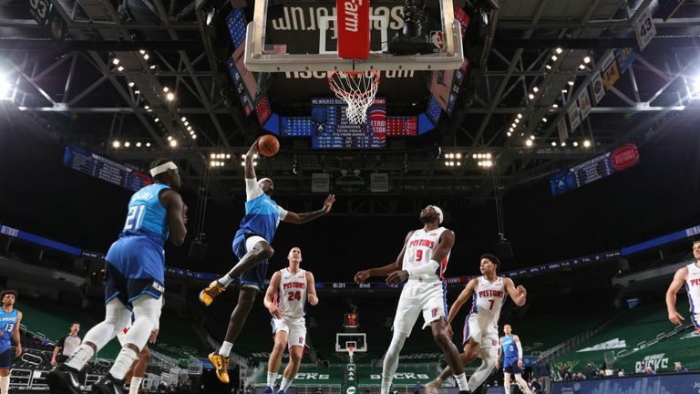 MILWAUKEE, WI - JANUARY 4: Bobby Portis #9 of the Milwaukee Bucks drives to the basket during the game against the Detroit Pistons.