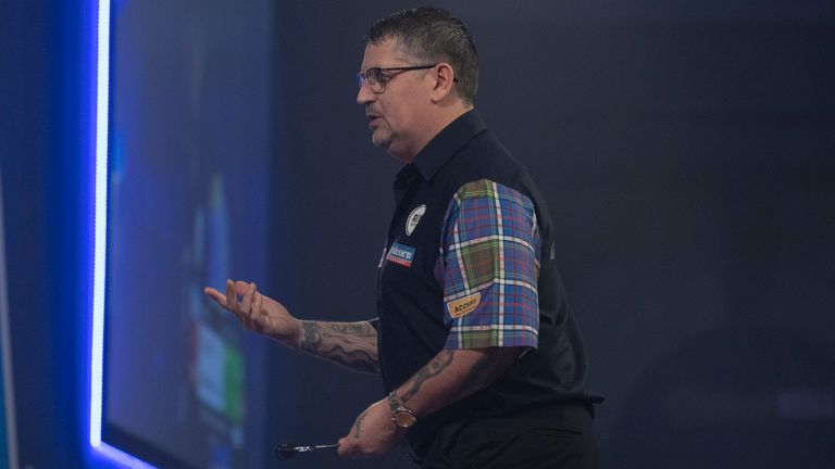 WILLIAM HILL WORLD DARTS CHAMPIONSHIP 2021,.ALEXANDRA PALACE,.LONDON.PIC;LAWRENCE LUSTIG.SEMI FINAL.GARY ANDERSON V DAVE CHISNALL.GARY ANDERSON IN ACTION