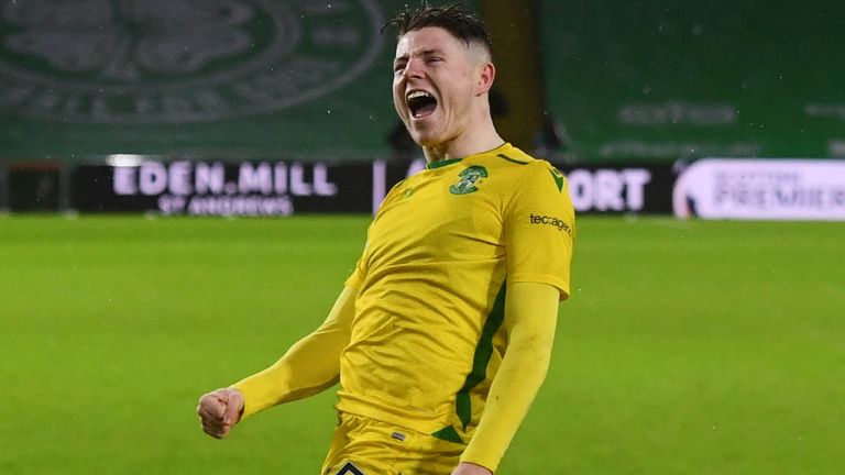 GLASGOW, SCOTLAND - JANUARY 11: Kevin Nisbet celebrates after scoring to make it 1-1 during the Scottish Premiership match between Celtic and Hibernian at Celtic Park on January 11, 2021, in Glasgow, Scotland. (Photo by Ross MacDonald / SNS Group)