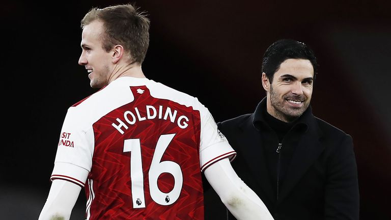 Rob Holding se ha convertido en un jugador clave para Mikel Arteta