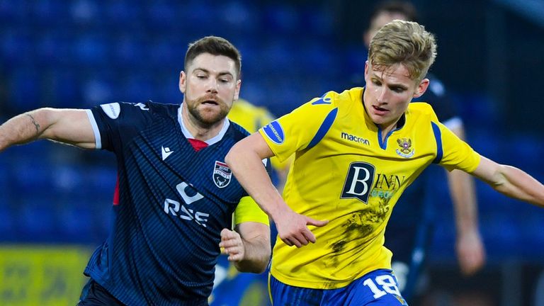 Ross County's Iain Vigurs and St Johnstone's Ali McCann in action