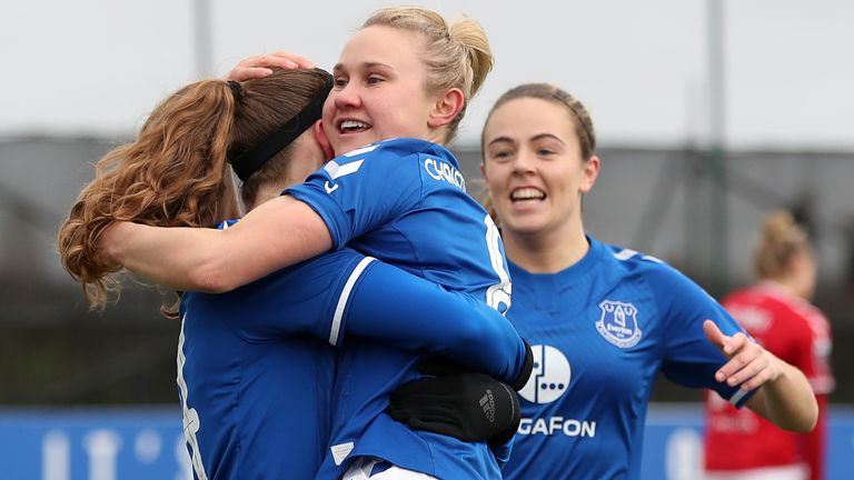 Izzy Christiansen ayudó al Everton a lograr una gran  victoria el domingo - PA