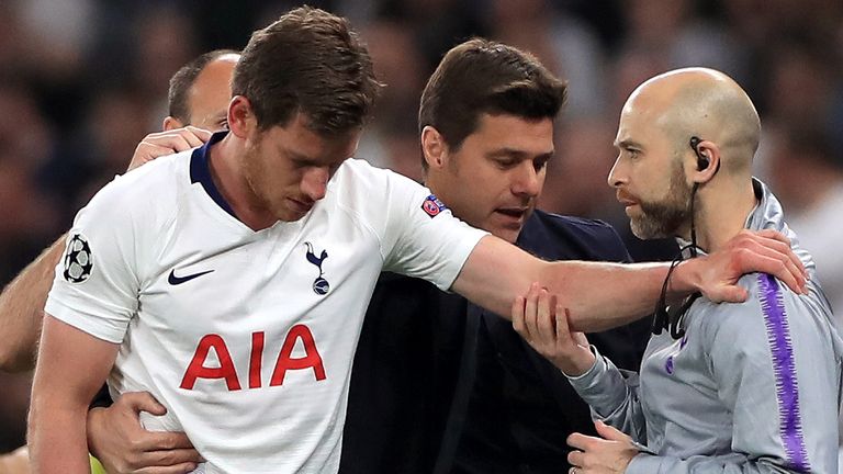 Tottenham Hotspur manager Mauricio Pochettino (center) assists Jan Vertonghen after injury during the Champions League, Semifinals, 1st leg at Tottenham Hotspur Stadium, London.  Photo of the PRESS ASSOCIATION.  Photo date: Tuesday, April 30, 2019. See the PA SOCCER Tottenham story.  Photo credit should read: Mike Egerton / PA Wire