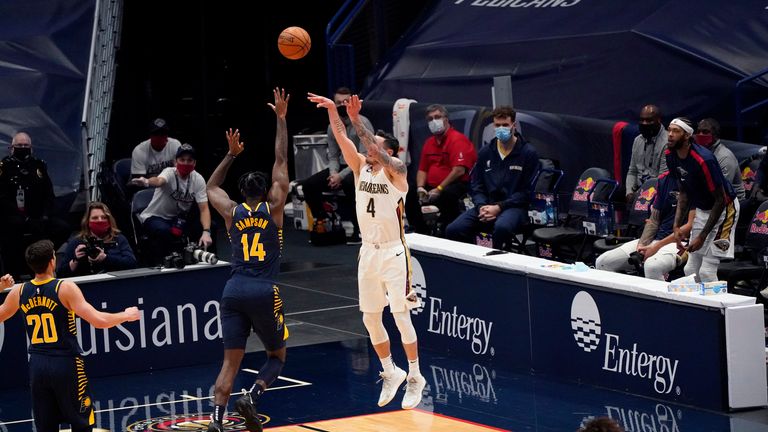 New Orleans Pelicans guard JJ Redick fires over Indiana Pacers forward JaKarr Sampson (AP Photo/Gerald Herbert)