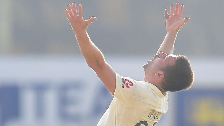 Sri Lanka portal - Mark Wood celebrates the wicket of Dinesh Chandimal on day one in Galle
