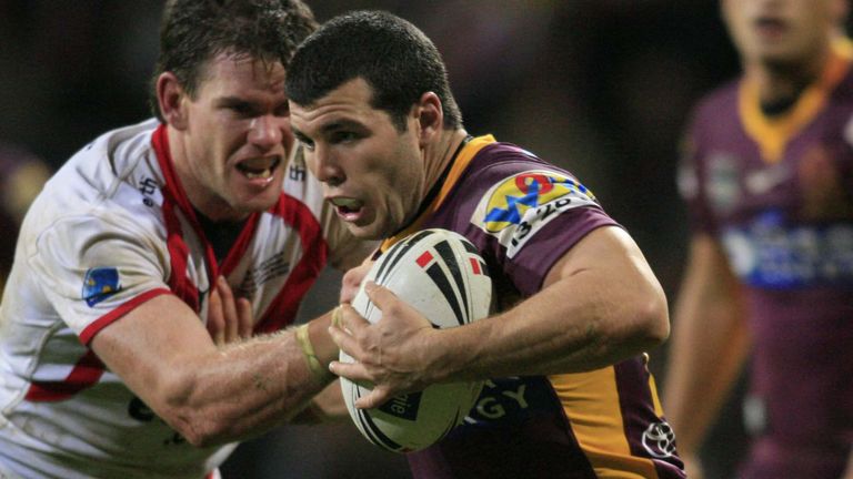 PIX: Chris Mangnall/SWPIX. Rugby League World Club Challenge St.Helens Saints V Brisbane Broncos 23/02/07....COPYWRITE PICTURE>>SimonWilkinson>>01943 608782....St.Helens's Matt Gidley Tackles Brisbane's Mick Ennis