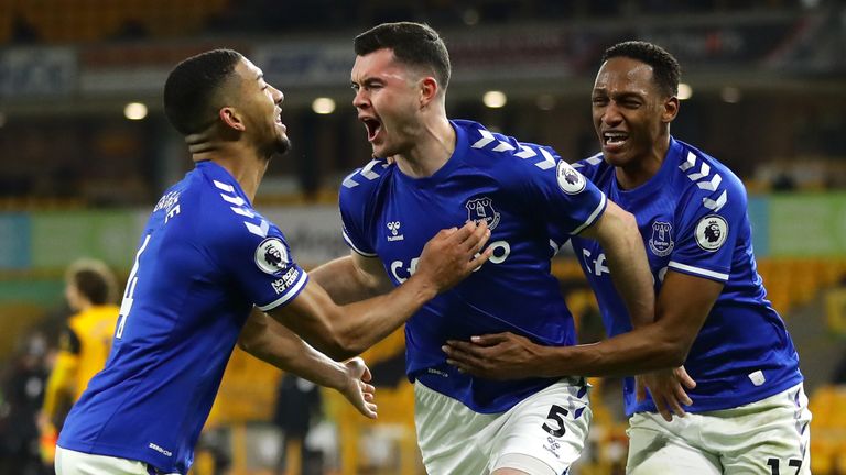 Michael Keane celebrates putting Everton 2-1 up