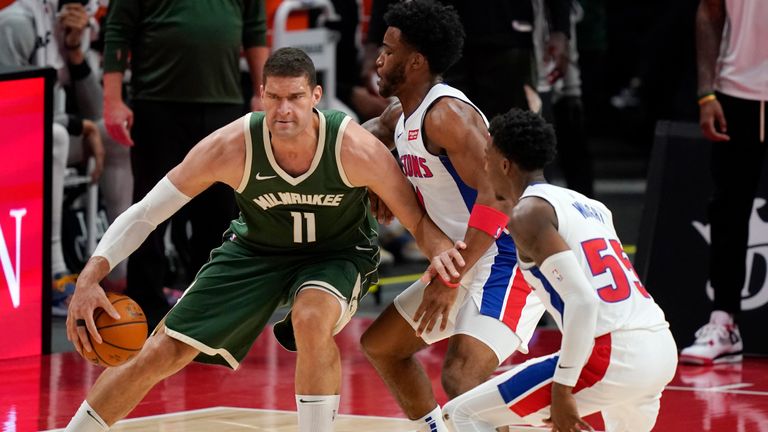 Milwaukee Bucks center Brook Lopez (11) controls the ball during the second half of an NBA basketball game against the Detroit Pistons, Wednesday, Jan. 13, 2021, in Detroit. (AP Photo/Carlos Osorio)


