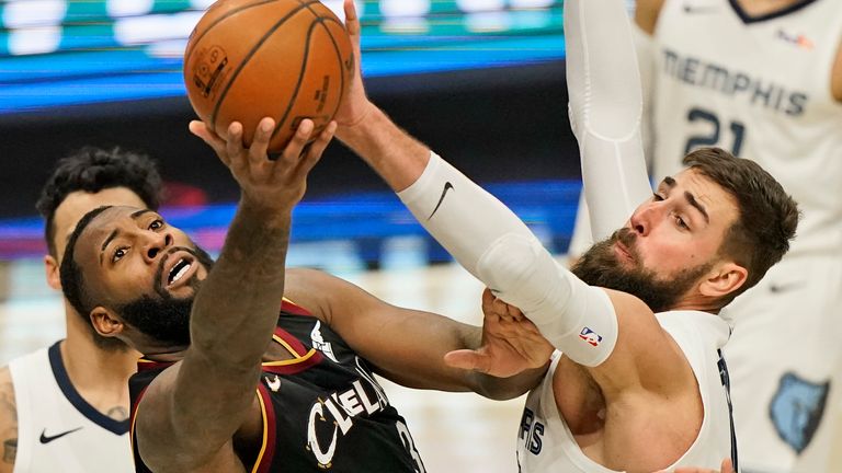 Cleveland Cavaliers&#39; Andre Drummond, left, and Memphis Grizzlies&#39; Jonas Valanciunas, right, battle for the ball in the second half of an NBA basketball game, Monday, Jan. 11, 2021, in Cleveland.