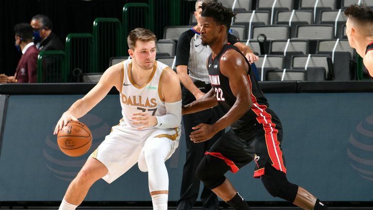 Luka Doncic #77 of the Dallas Mavericks dribbles the ball on January 1, 2021 at the American Airlines Center in Dallas, Texas.