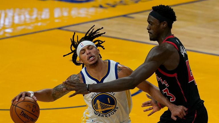 Golden State Warriors guard Damion Lee (1) dribbles against Toronto Raptors forward Pascal Siakam during the second half of an NBA basketball game in San Francisco, Sunday, Jan. 10, 2021. (AP Photo/Jeff Chiu)


