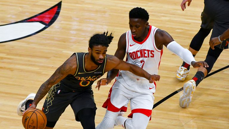 Chicago Bulls guard Coby White, left, drives with the ball against Houston Rockets guard Victor Oladipo, right, during the first half of an NBA basketball game Monday, Jan. 18, 2021, in Chicago. (AP Photo/Matt Marton)



