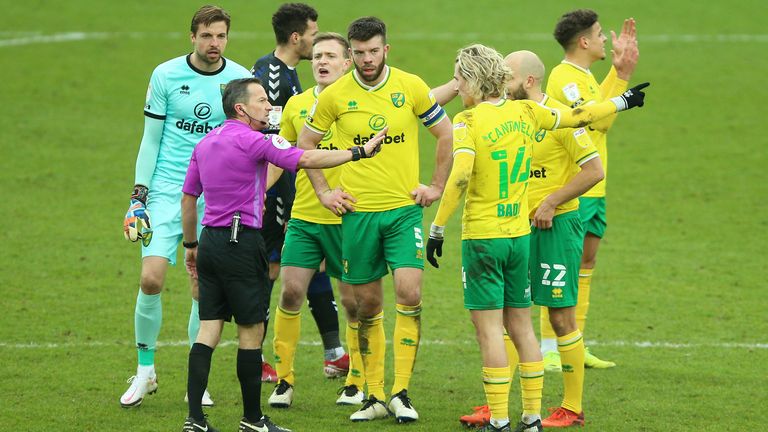 Norwich players argue with Keith Stroud after Emi Buendia is sent off