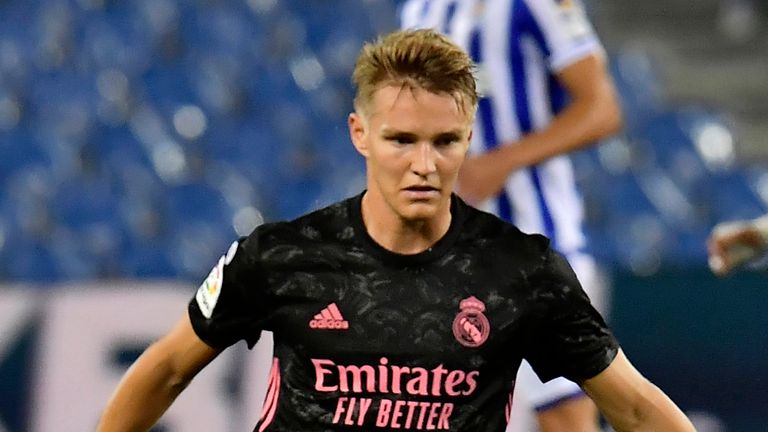 Real Madrid&#39;s Martin Odegaard fights for the ball against Real Sociedad&#39;s Aritz Elustondo during the Spanish La Liga soccer match between Real Sociedad and Real Madrid at the Anoeta stadium in San Sebastián, Spain, Sunday, Sept. 20, 2020.