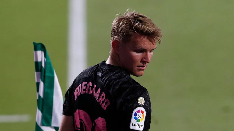 Real Madrid&#39;s Martin Odegaard during the Spanish La Liga soccer match between Betis and Real Madrid at the at the Benito Villamarin stadium in Seville, Spain, Saturday, Sept. 26, 2020. (AP Photo/Angel Fernandez)