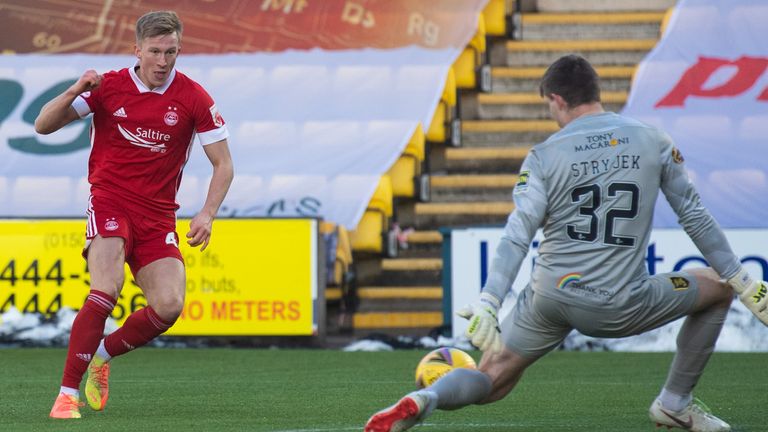 LIVINGSTON, SCOTLAND - JANUARY 30: Livingston goalkeeper Max Stryjek (R) makes a save to deny Ross McCrorie of Aberdeen during a Scottish Premiership match between Livingston and Aberdeen at the Tony Macaroni Arena, on January 30, 2021, in Livingston, Scotland. (Photo by Craig Foy / SNS Group)