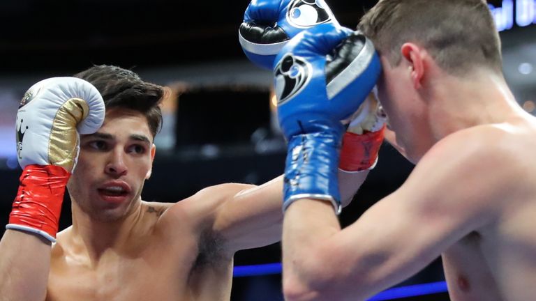 Ryan García derrotó a Luke Campbell por detención