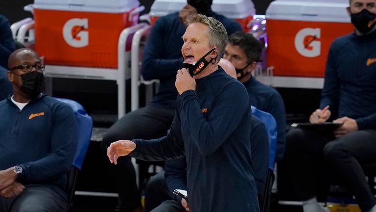 Golden State Warriors head coach Steve Kerr shouts instructions to his players against the Minnesota Timberwolves