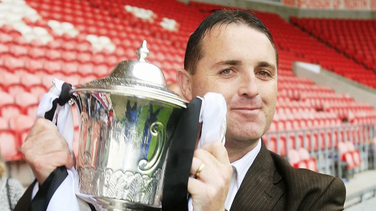 Pix: Chris Mangnall/SWpix.com, Rugby League, Northan Rail Cup Final. 15/07/07. Whitehaven v Widnes Vikings....picture copyright>>simon wilkinson>>07811267 706>>....Widnes's Head Coach Steve McCormack with Northan Rail Cup