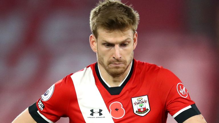 Stuart Armstrong signs a new deal at Southampton until  2024