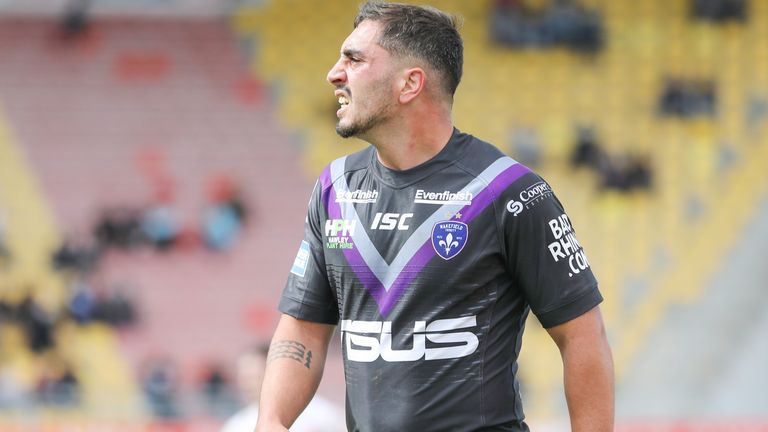 Picture by Laurent Selles/Catalan Dragons/SWpix.com - 04/10/20 - Rugby League - Betfred Super League - Catalan Dragons v Wakefield Wildcats - Stade Gilbert Brutus, Perpignon, France - Wakefield's Tony Gigot.