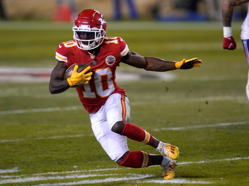 Tyreek Hill Pops Off for 172 Yds on 9 Catches