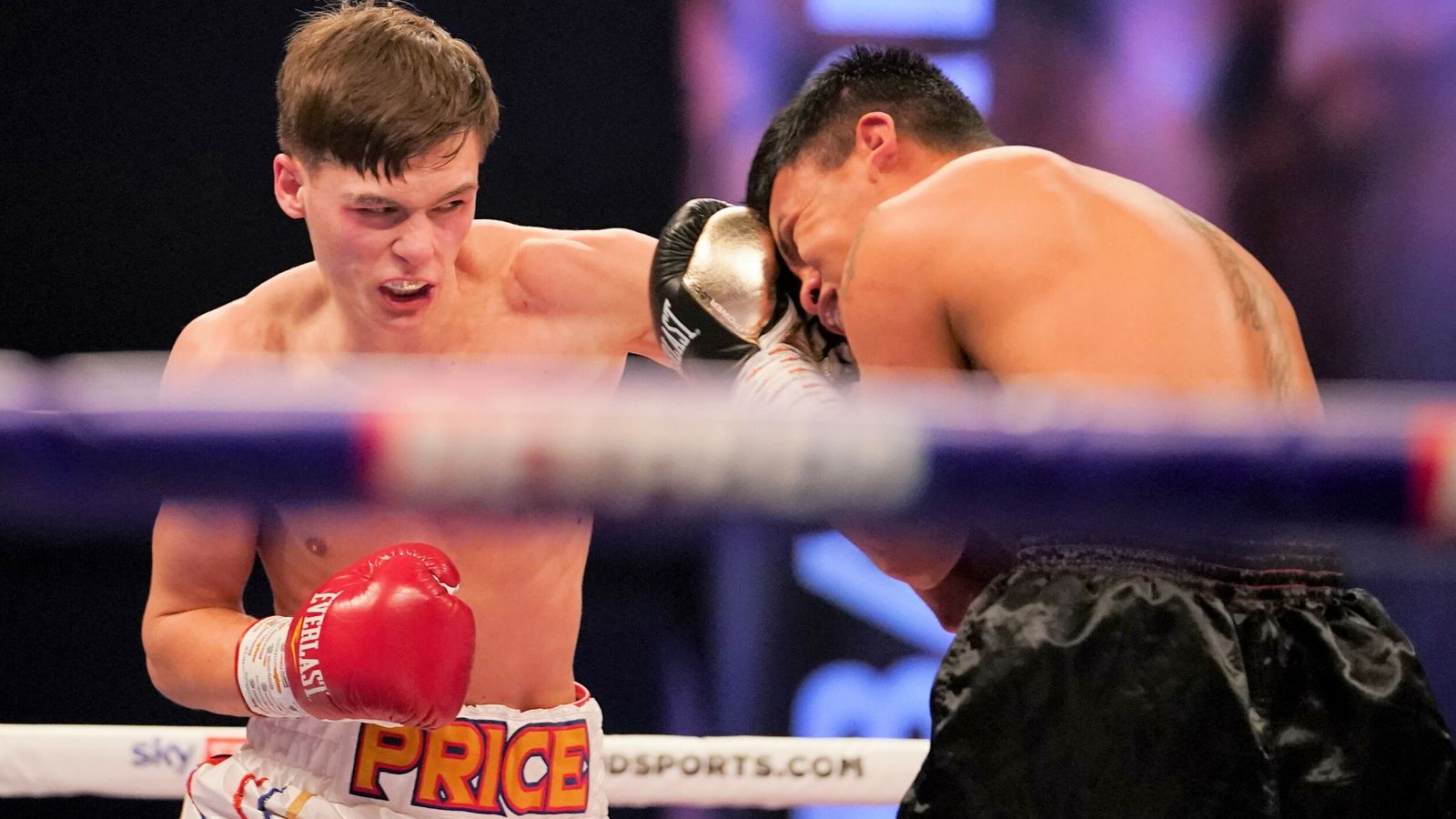Leigh Wood blasts out Reece Mould to claim British featherweight title at The SSE Arena in
