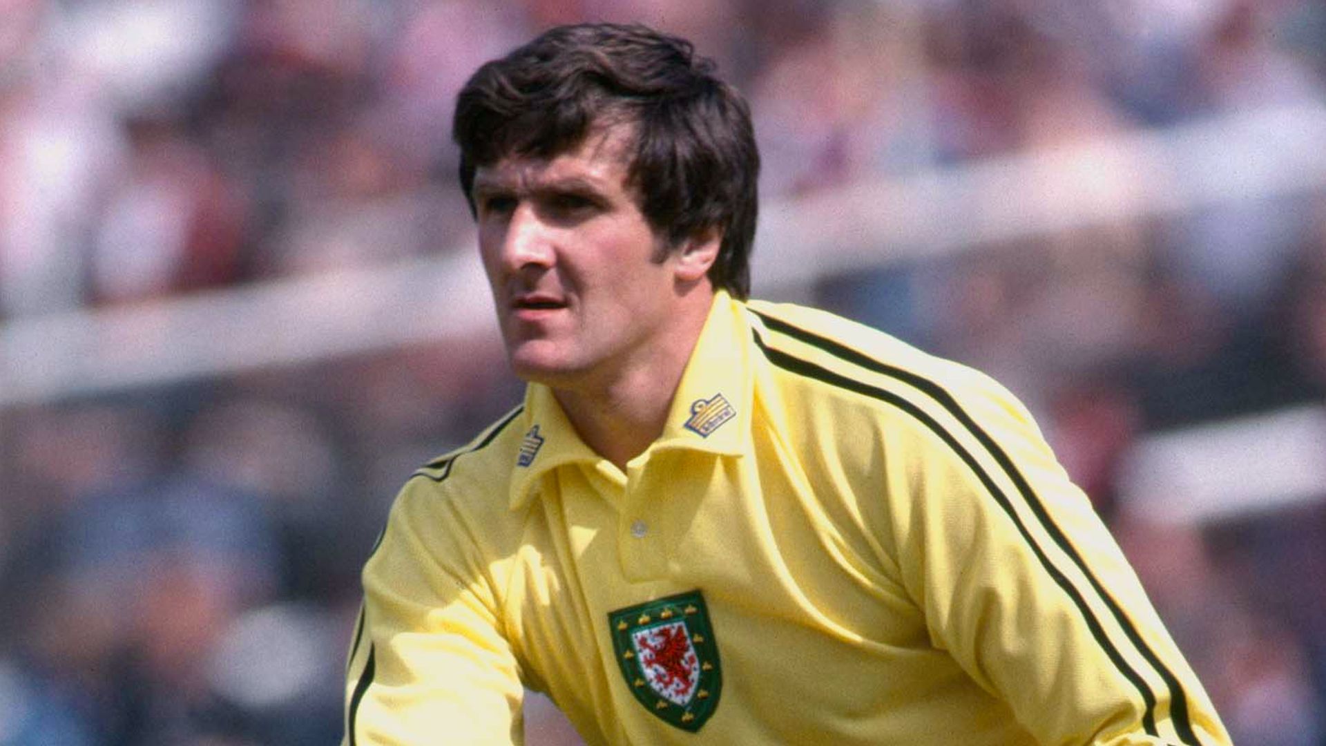 Former Wales goalkeeper Davies dies aged 72 