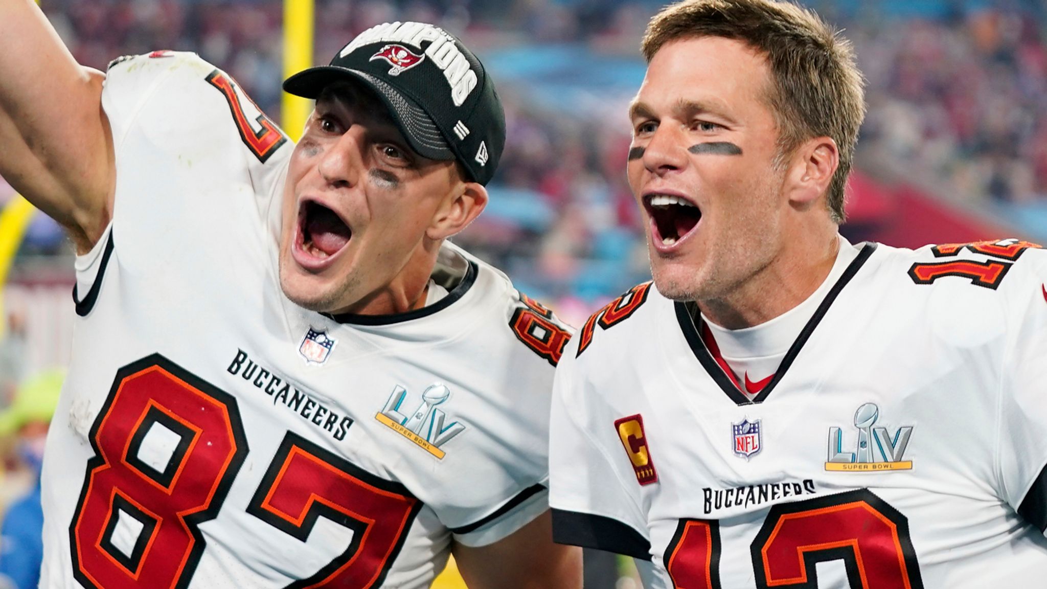 August 28, 2021: Tampa Bay Buccaneers tight end Rob Gronkowski (87) waves  to fans during an NFL preseason game between the Houston Texans and the Tampa  Bay Buccaneers on August 28, 2021