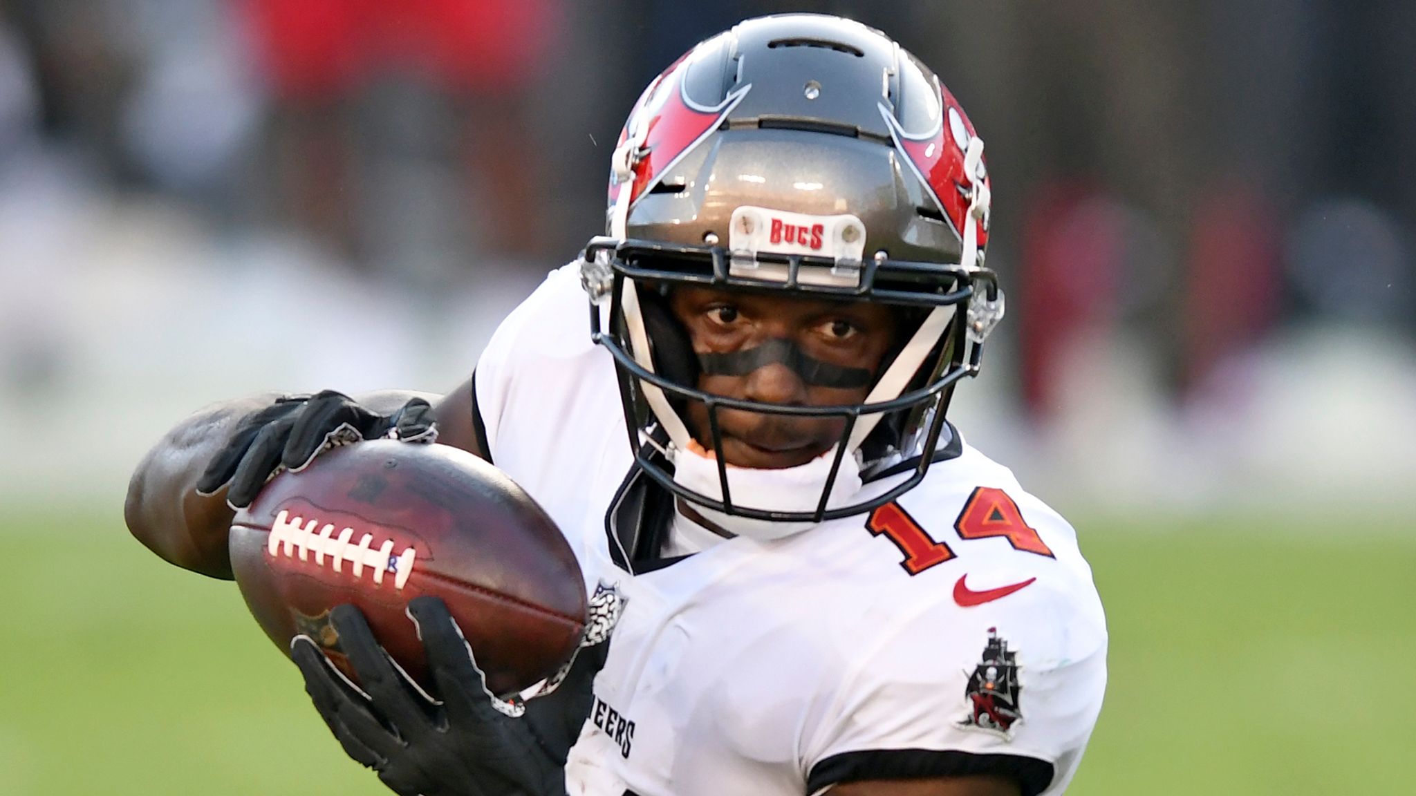 Tampa Bay Uses Franchise Tag on Godwin; Keep Lavonte David - ESPN 98.1 FM -  850 AM WRUF