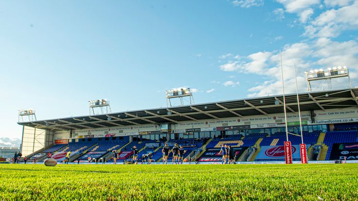 Picture by Allan McKenzie/SWpix.com - 25/09/2020 - Rugby League - Betfred Super League - Warrington Wolves v Catalans Dragons - Halliwell Jones Stadium, Warrington, England - A general view (GV) of Warrington warming up before their match against Catalans.