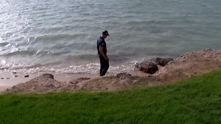 Stenson rescues a young golf fans' football from the sea at the 2021 Saudi International, where he attempted some keep-ups before returning it