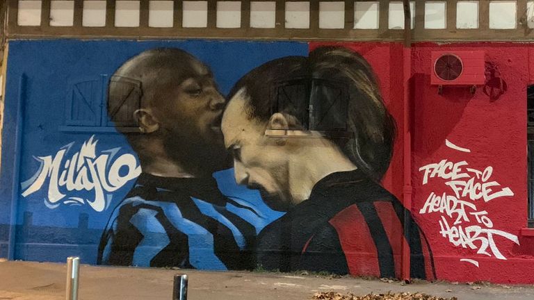 The now-famous altercation between Inter Milan&#39;s Romelu Lukaku and AC Milan&#39;s Zlatan Ibrahimovic has now been depicted in street art